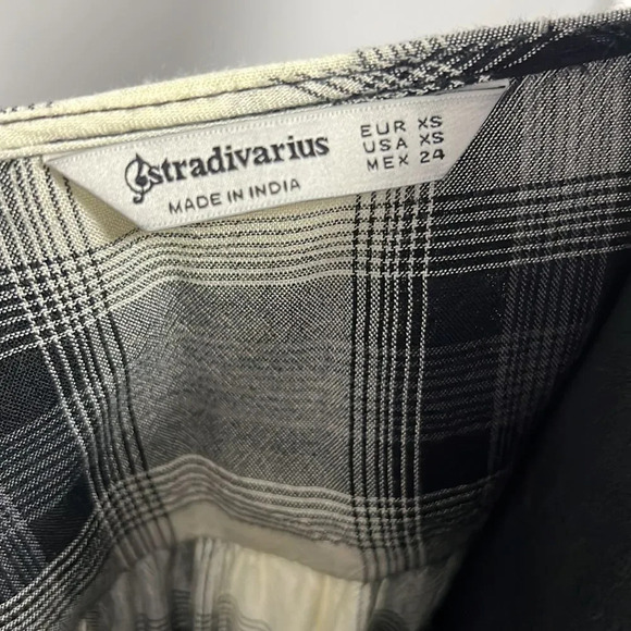 Stradivarius || black white long sleeve midi button down dress in check size XS - Picture 9 of 9